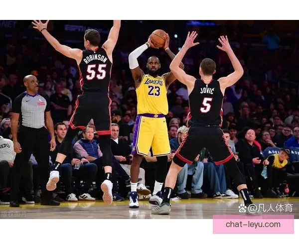 詹姆斯领衔湖人强势反弹西部格局再起波澜引爆季后赛悬念升级对决
