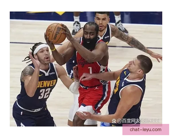 NBA焦点战连连爆冷巨星表现两极分化季后赛格局悄然生变引热议