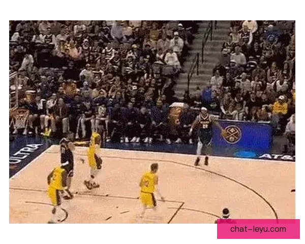 最新NBA动态：詹姆斯复出领衔湖人豪取三连胜 火箭新星表现抢眼